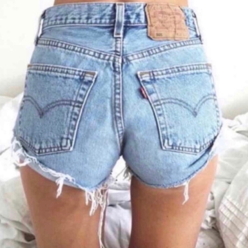 Women’s size 28 denim Levi shorts
